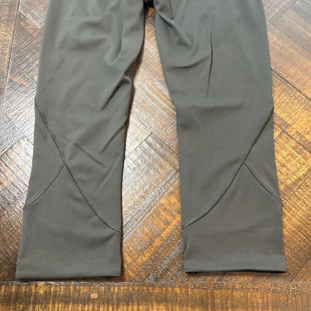 Lululemon In Movement Crop Leggings Size 6 Olive Green 20" Inseam - Picture 6 of 7